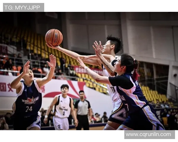 篮球天空与神秘人之间的激烈对决揭示了竞技精神与团队合作的重要性